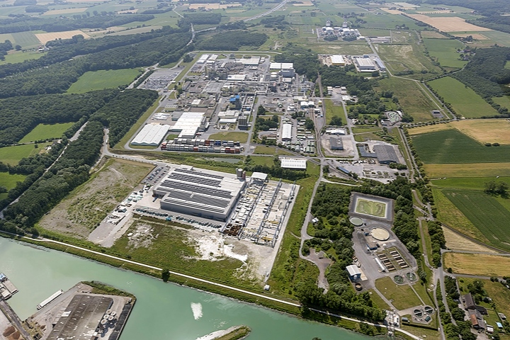 CELANESE Plastics Information Europe CELANESE Plastics Information Europe